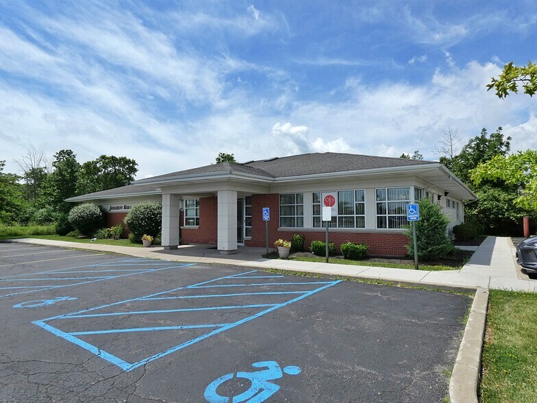 More Photos Of 6934 Elaine Dr, Niagara Falls Office For Sale