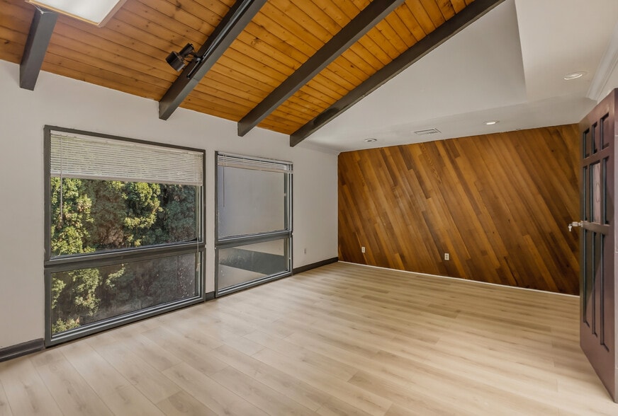 More Photos Of 5375 Industrial Dr, Huntington Beach Light Distribution For Sale