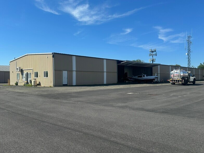 Primary Photo Of 10 Hangar Rd, Vineyard Haven Warehouse For Lease