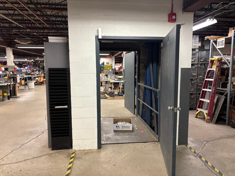 More Photos Of 240 Rutgers Ave. st, Maplewood Industrial For Sale