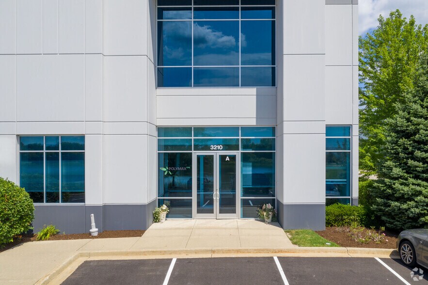 More Photos Of 3210 Oak Grove Ave, Waukegan Warehouse For Lease