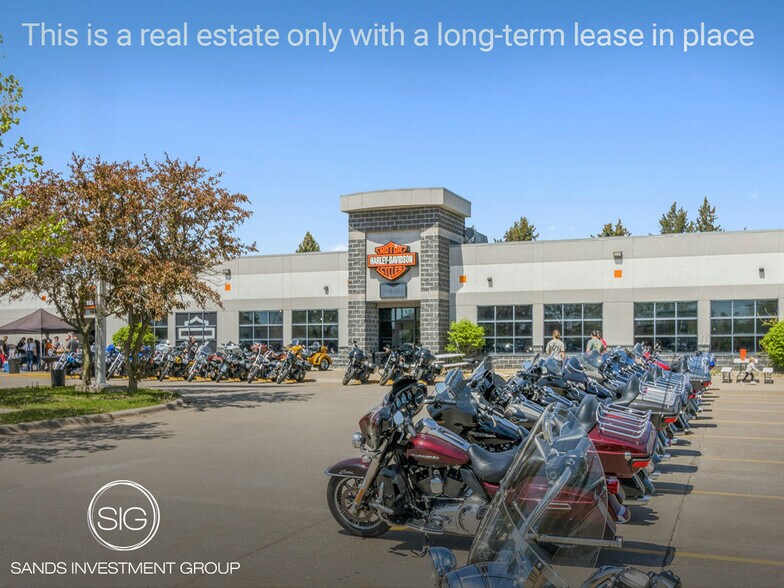 Primary Photo Of 5320 Corporate Park Dr, Davenport Auto Dealership For Sale