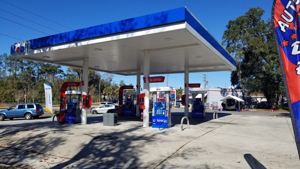 Primary Photo Of 717 S Broad St, Brooksville Service Station For Sale