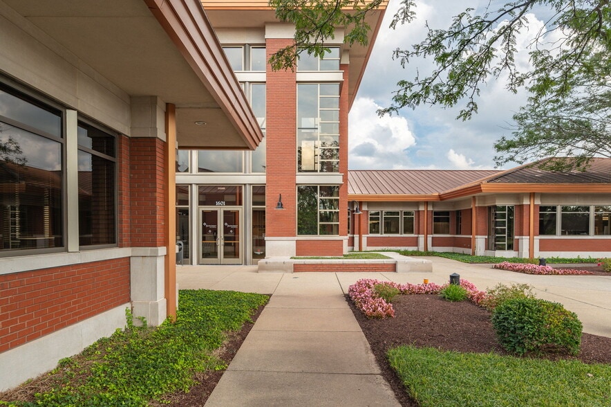 More Photos Of 1601 Ups Dr, Louisville Office For Sale