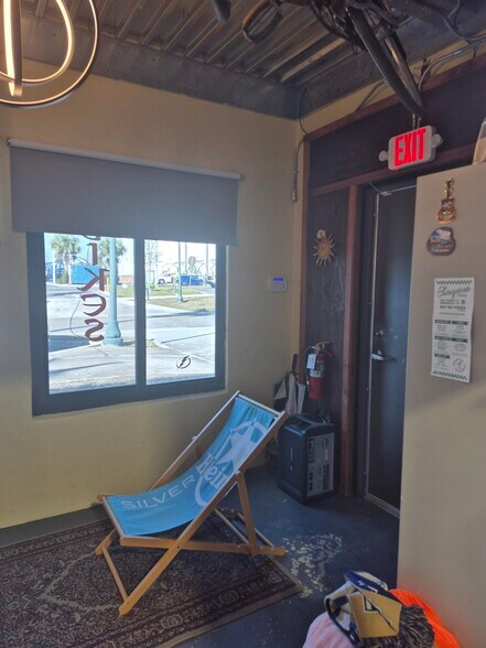 More Photos Of 2280 Main St, Sarasota Freestanding For Lease