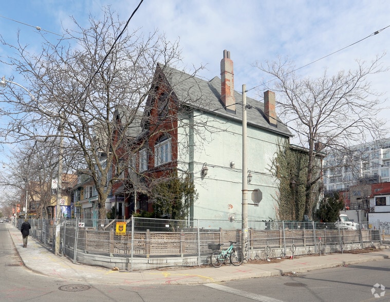 More Photos Of 748 Bathurst St, Toronto Unknown For Lease