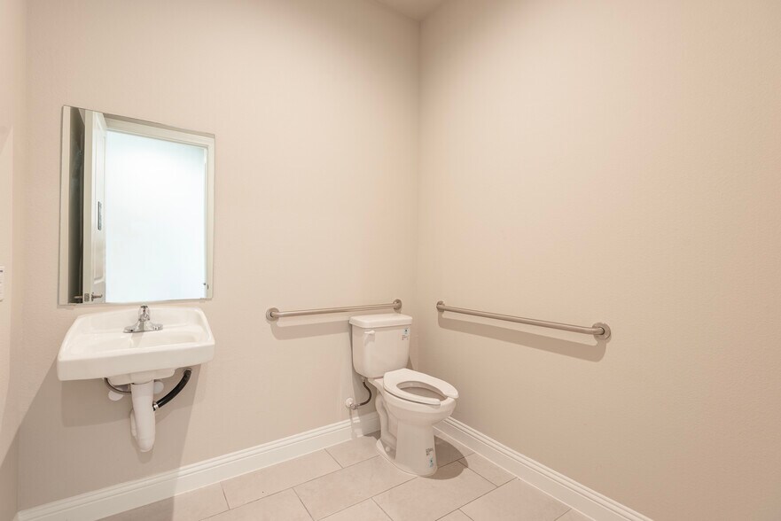 More Photos Of 2601 Little Elm Pkwy, Little Elm Office For Lease