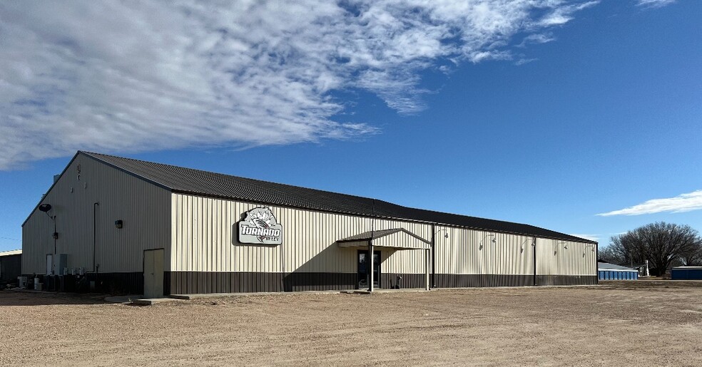 Primary Photo Of 1212 Chestnut St, Arapahoe Bowling Alley For Sale