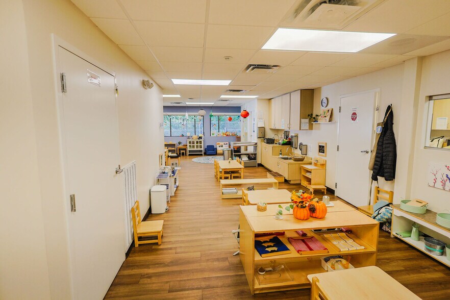 More Photos Of 2358 Shallowford Rd, Marietta Daycare Center For Sale