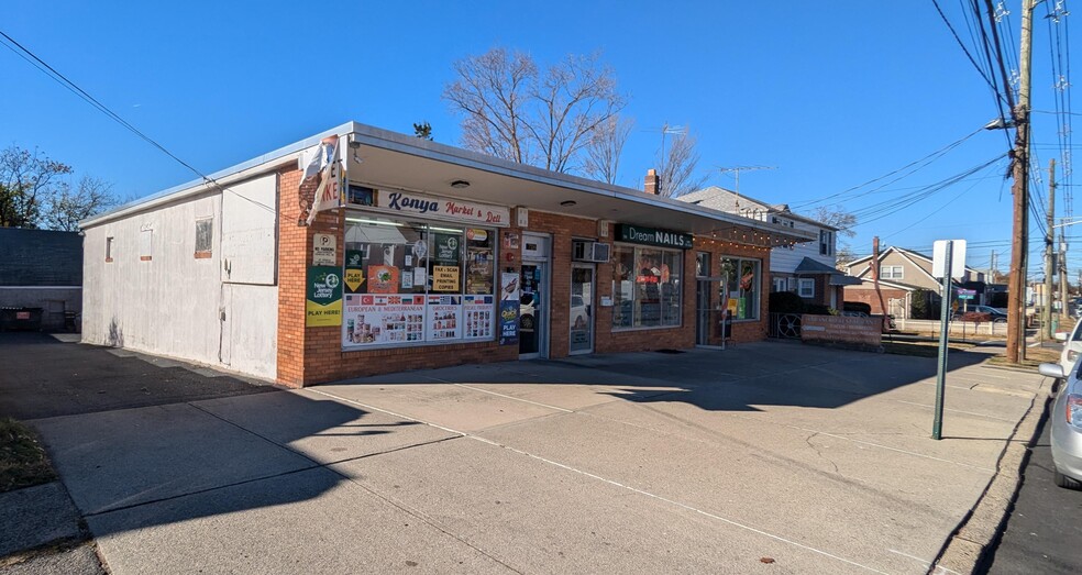 Primary Photo Of 726 Mola Blvd, Elmwood Park Storefront For Lease