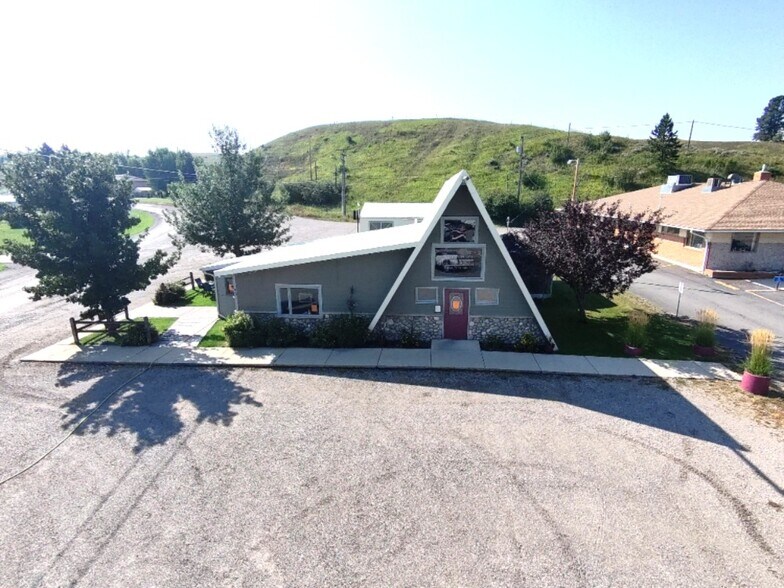 Primary Photo Of 631 NE Main St, Lewistown Lodge Meeting Hall For Sale