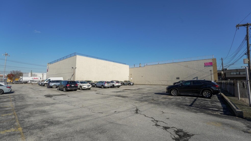 More Photos Of 147-45 Farmers Blvd, Jamaica Warehouse For Lease