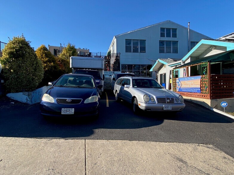 More Photos Of 7010 Westmoreland Ave, Takoma Park General Retail For Sale