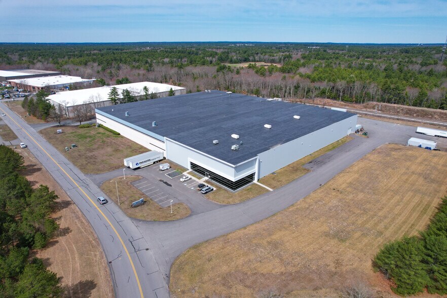 Primary Photo Of 260 Kenneth Welch Dr, Lakeville Warehouse For Lease