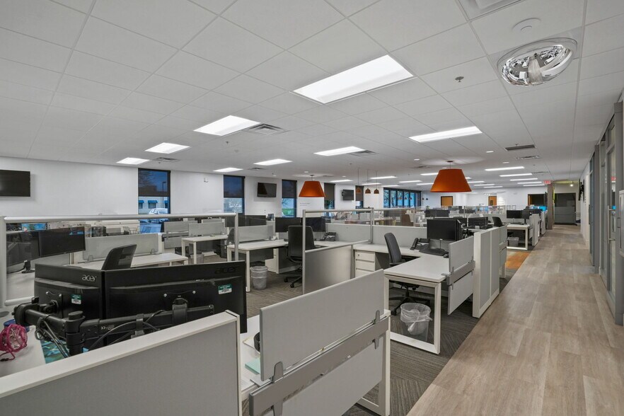 More Photos Of 201 Outerbelt St, Columbus Office For Sale