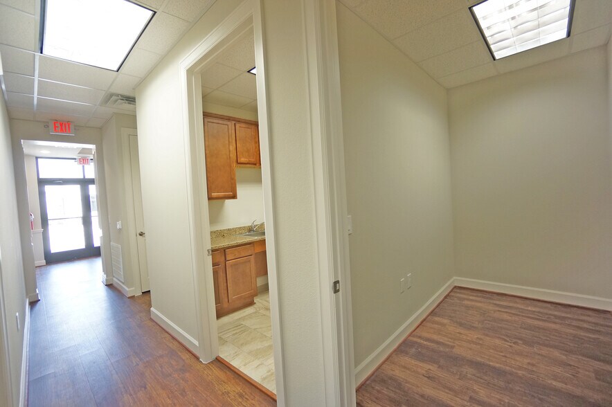 More Photos Of 633 E Fernhurst Dr, Katy Medical For Sale