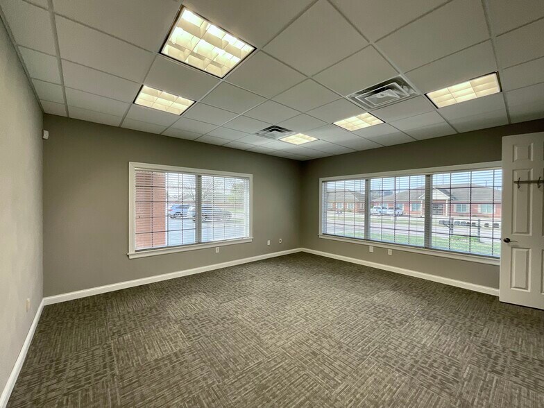 More Photos Of 784 Wall St, O'Fallon Office For Lease