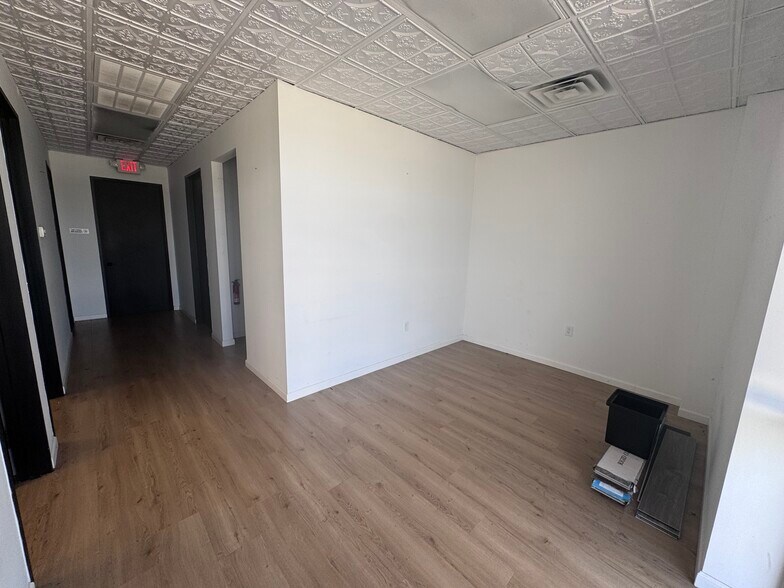 More Photos Of 3511 N Loop 336 E, Conroe Warehouse For Lease