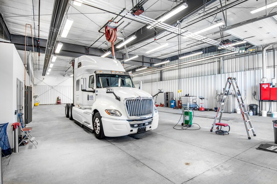 More Photos Of 2104 S 29th St, Council Bluffs Warehouse For Sale