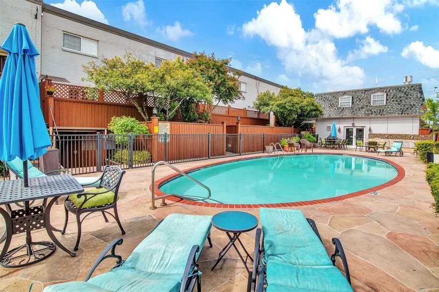 Primary Photo Of 7771 Royal Ln, Dallas Multifamily For Sale