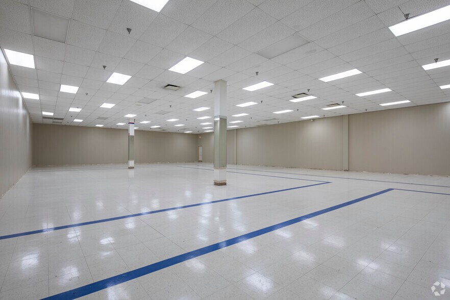 More Photos Of 3705-3789 Eastern Blvd, Montgomery Unknown For Lease