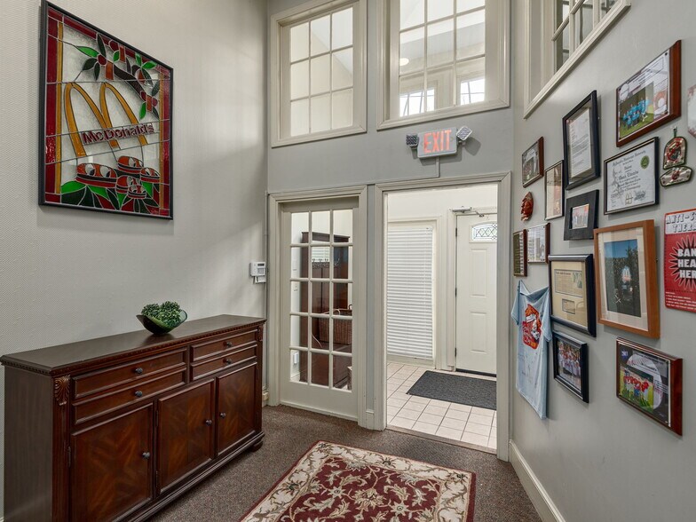 More Photos Of 337 N Main St, Hendersonville Office For Sale