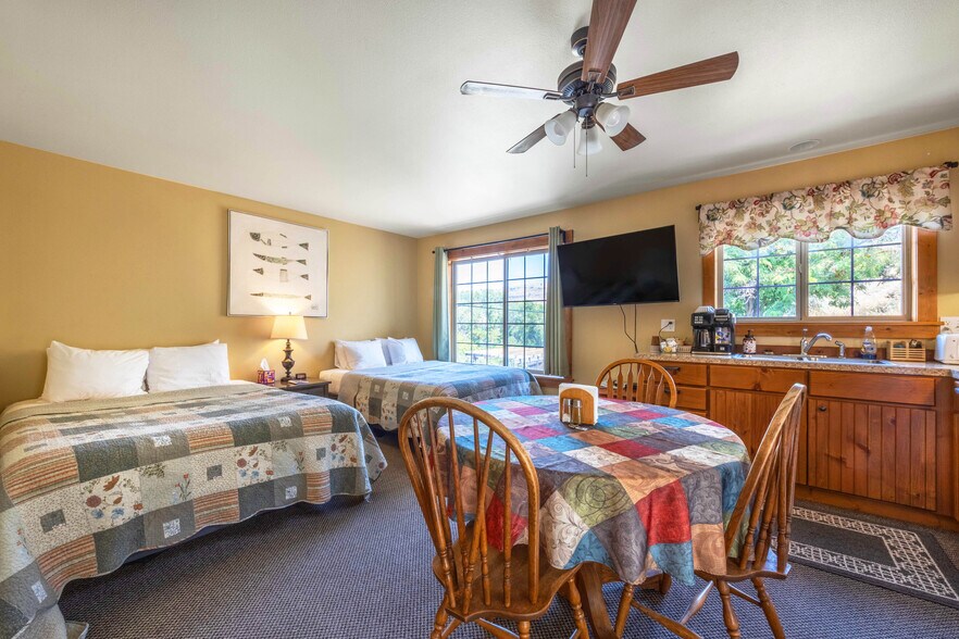 More Photos Of 210 Hartman Ave, Maupin Hotel For Sale