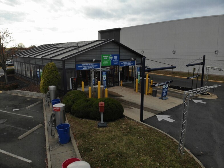 More Photos Of 1711 Carl D. Silver Pky, Fredericksburg Carwash For Sale