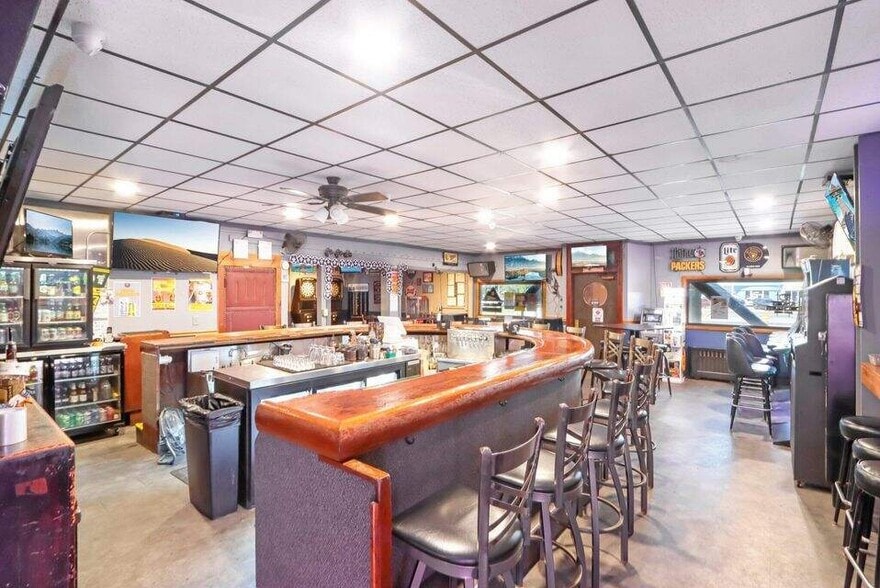 More Photos Of 6218 S 27th St, Milwaukee Restaurant For Sale