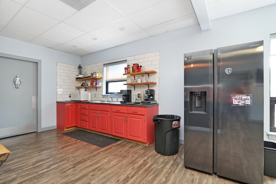 More Photos Of 1125 Westport Dr, Manhattan Office For Lease