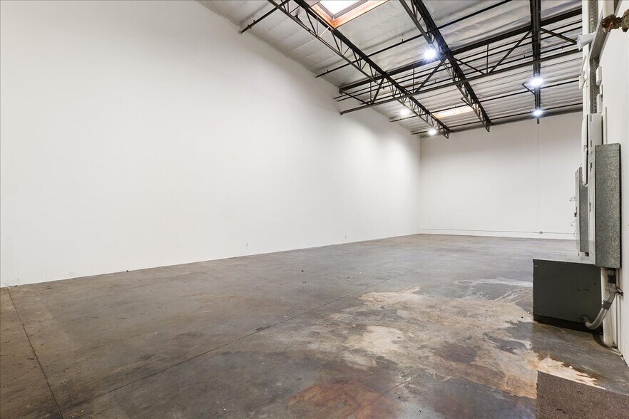 More Photos Of 5055 Walnut Grove Ave, San Gabriel Manufacturing For Lease