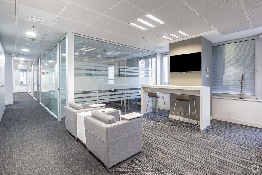 More Photos Of 93 Paseo Castellana, Madrid Coworking Space
