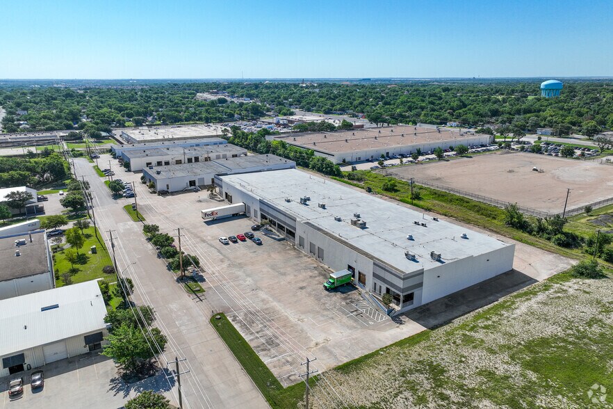 More Photos Of 2901 Suffolk Dr, Fort Worth Unknown For Lease