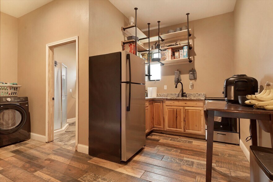 More Photos Of 5504 County Road 2646, Royse City Light Distribution For Lease