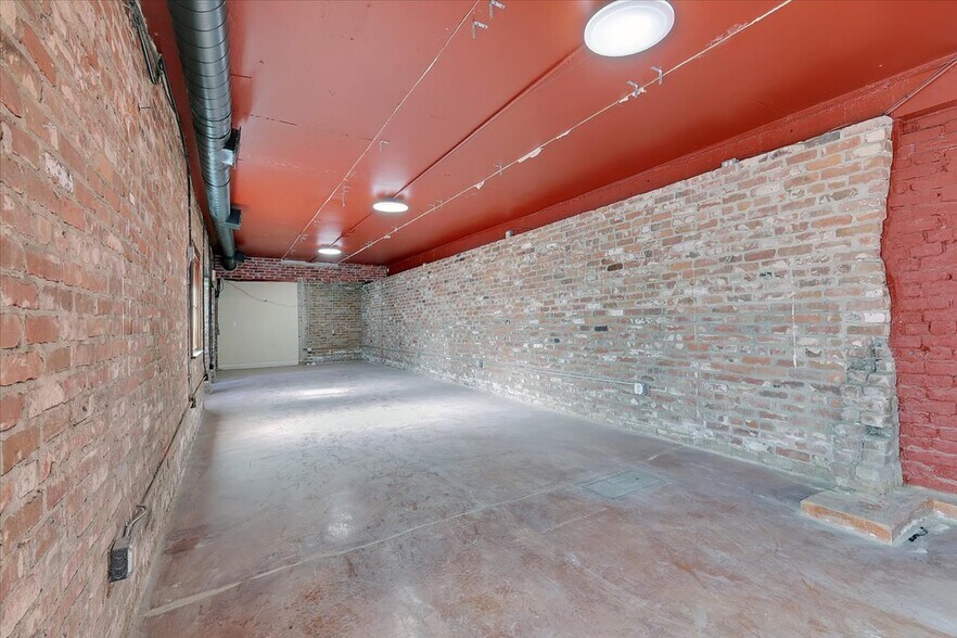 More Photos Of 900-906 2nd St, Sacramento Storefront For Lease