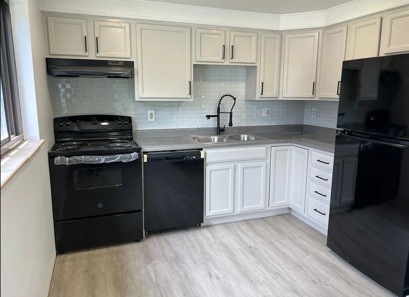 More Photos Of 10610 W 7th Pl, Lakewood Multifamily For Sale