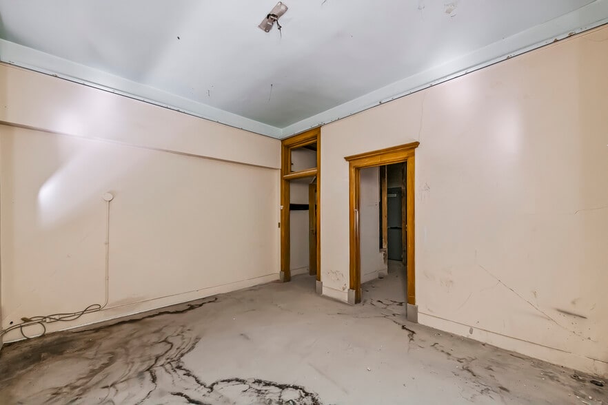 More Photos Of 502 S Main St, Rock Springs General Retail For Sale