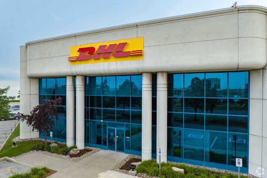 More Photos Of 6200 Edwards Blvd, Mississauga Warehouse For Lease