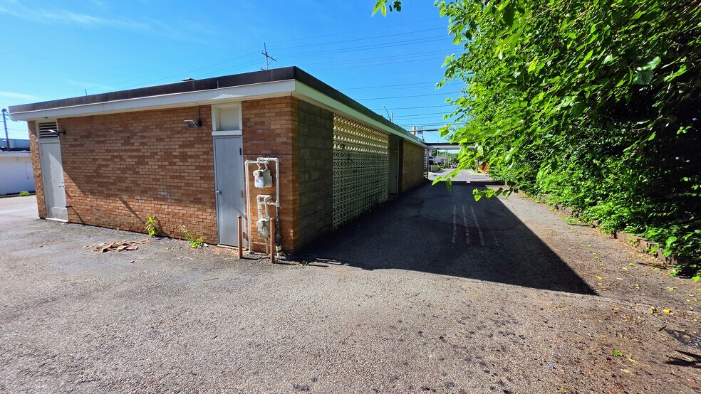 More Photos Of 1848-1850 W Galbraith Rd, Cincinnati Office For Sale