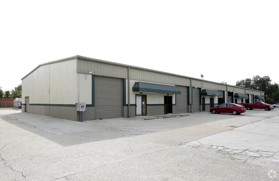 Primary Photo Of 2131-2163 Corzine Dr, Arlington Showroom For Lease