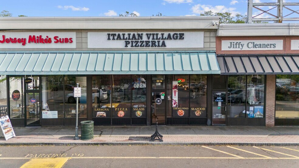 More Photos Of 1233-1273 E Putnam Ave, Riverside Restaurant For Sale