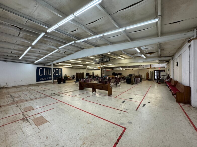 More Photos Of 802 US Highway 59, Queen City General Retail For Sale