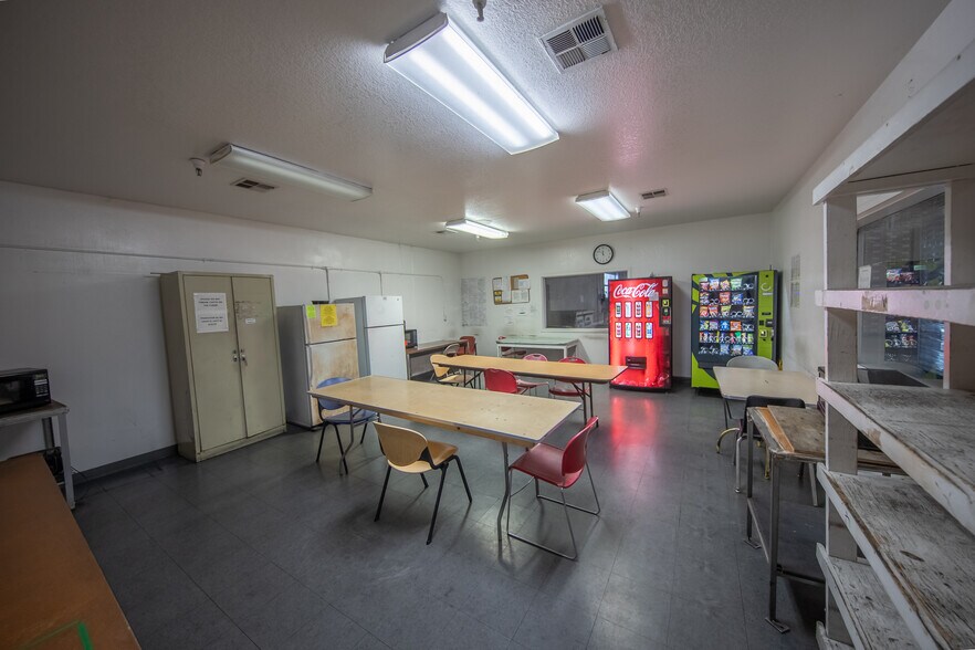 More Photos Of 151 Codoni Ave, Modesto Warehouse For Lease