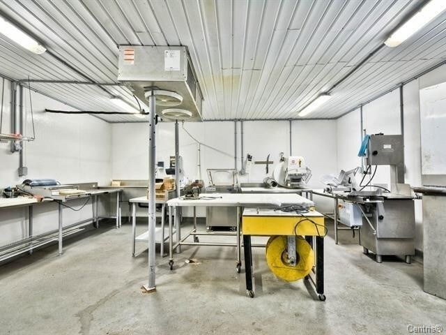 More Photos Of 267 Rue Marie-Claude, Plaisance Industrial For Lease