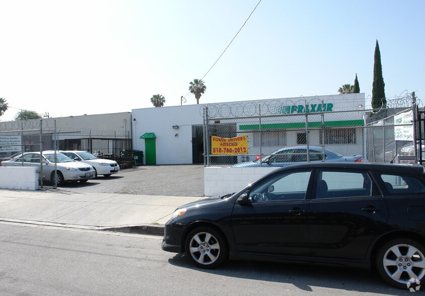 More Photos Of 16146 Leadwell St, Van Nuys Warehouse For Lease