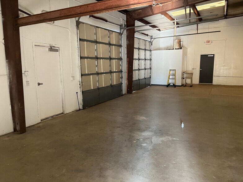 More Photos Of 206 Pecan St, Arlington Auto Repair For Lease