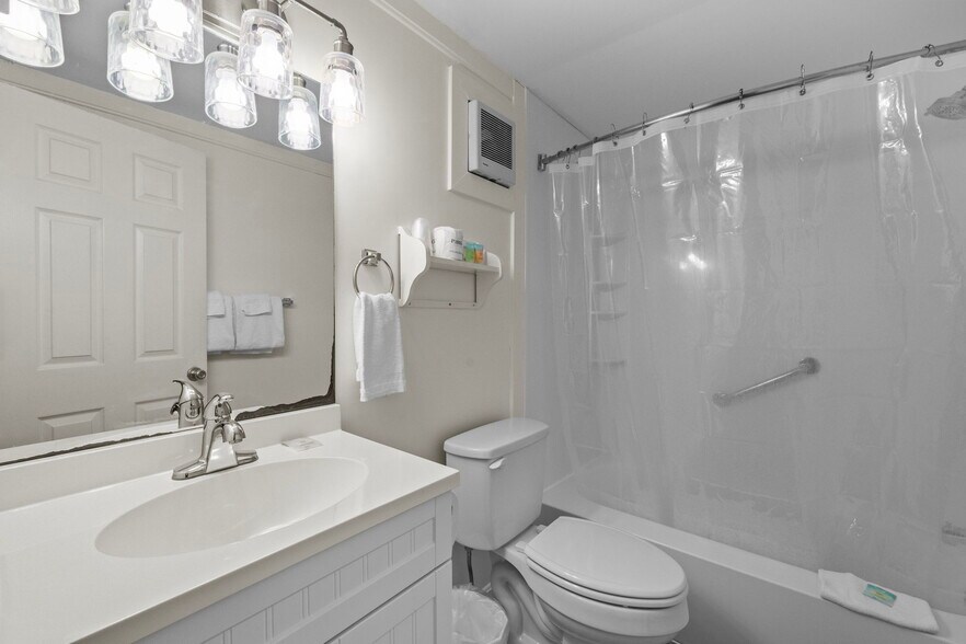 More Photos Of 180 Main St, North Woodstock Hotel For Sale