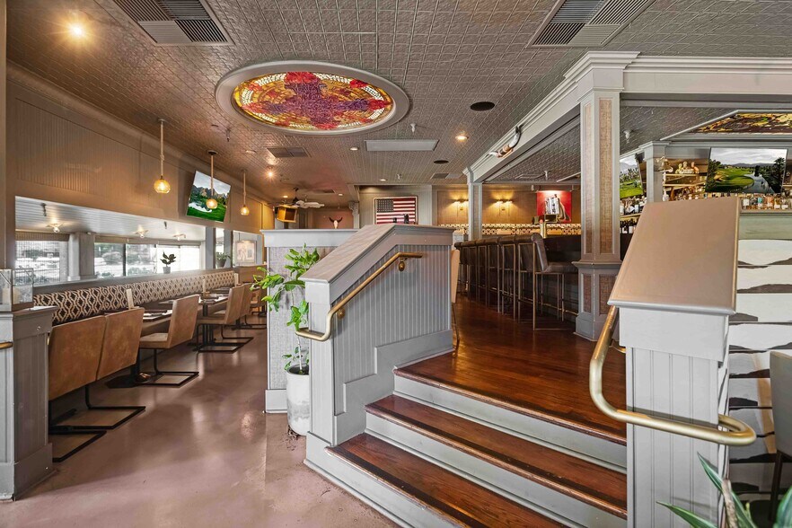 More Photos Of 72620 El Paseo, Palm Desert Restaurant For Sale