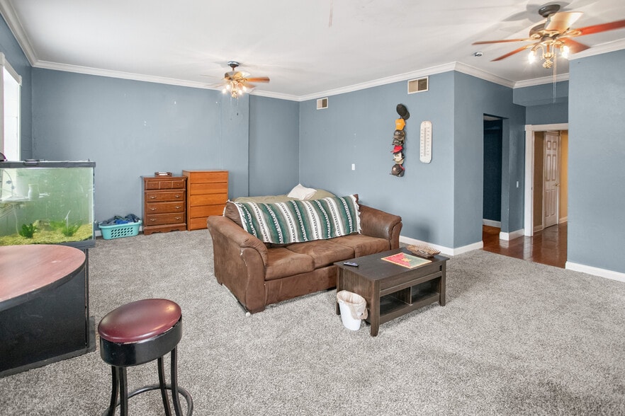 More Photos Of 314 State St, Alton Restaurant For Sale