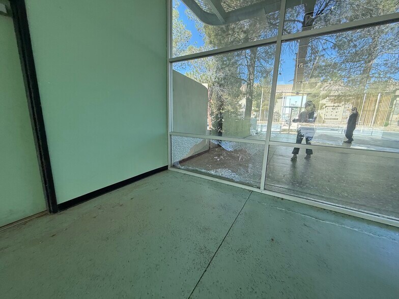 More Photos Of 2165 E Windmill Ln, Las Vegas Bank For Sale